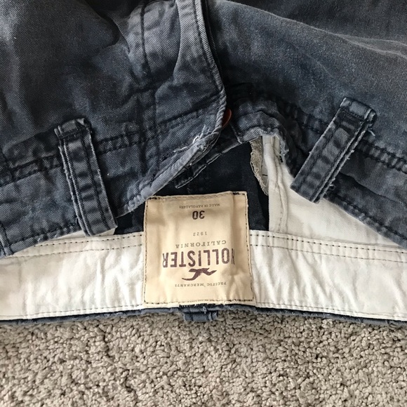 Hollister Cargo Shorts Navy Color - Picture 3 of 3